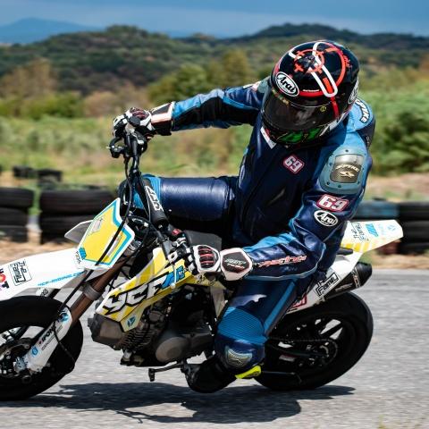 biker riding yellow and white pitbike in race track