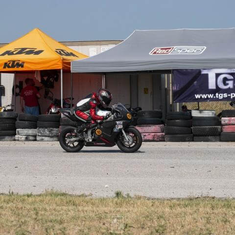 kid pilot full gas