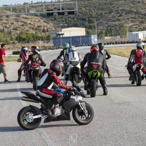 riders prepair for race