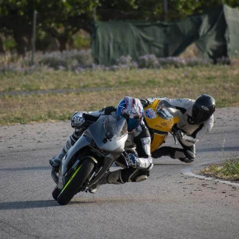 riders racing