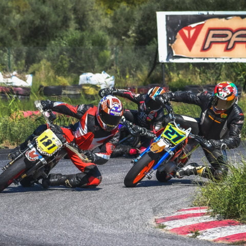 three riders at the same turn