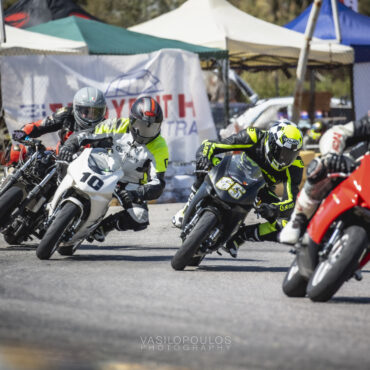MiniGp Riders turn left